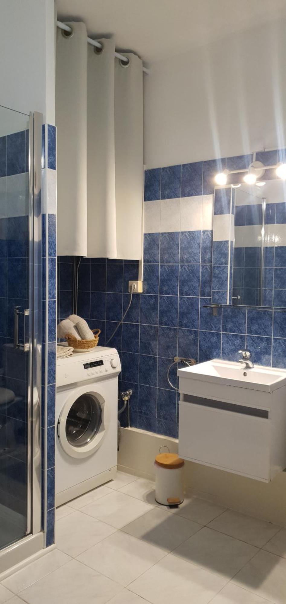 32m2 Les Pins 350 M Climatise Wifi Centre